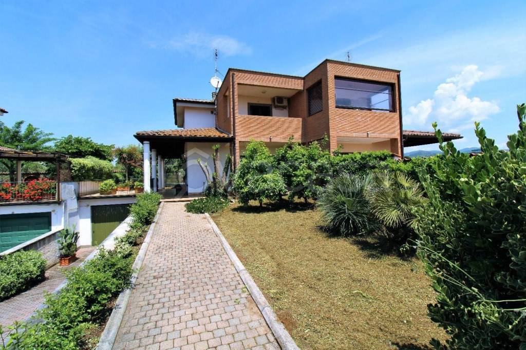 Villa Bifamiliare in vendita ad Ariccia via Campoleone