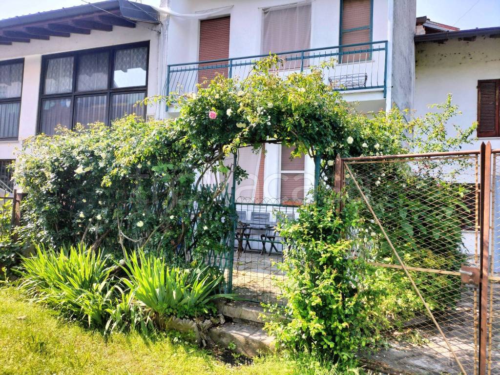 Casa Indipendente in vendita a Monvalle via Montenero, 74