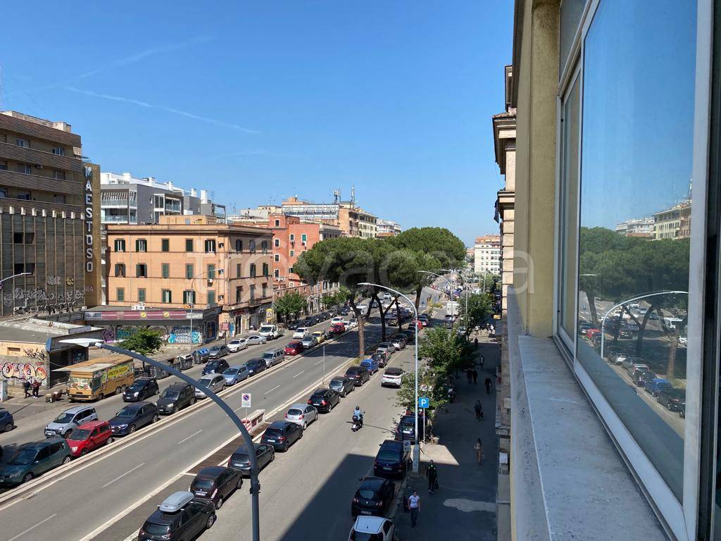 Appartamento in vendita a Roma via Orazio Coclite