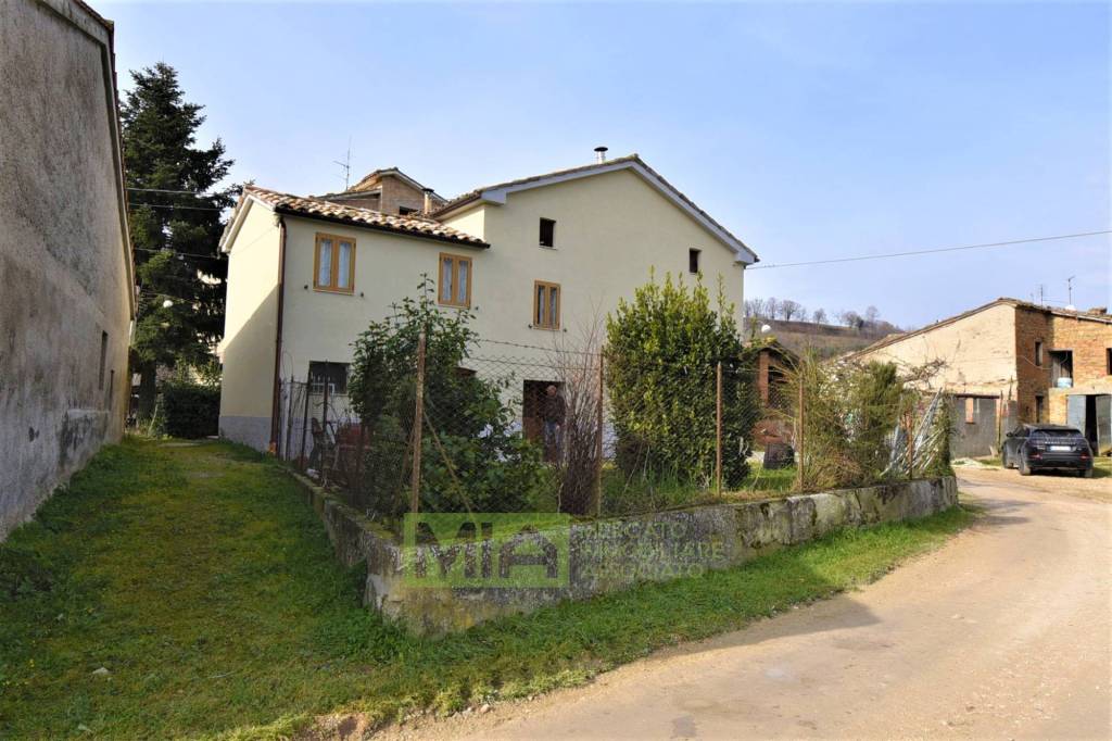 Casa Indipendente in vendita ad Amandola località Villa Cese