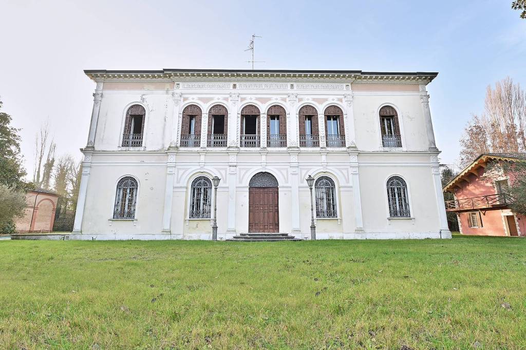 Villa in vendita a Ferrara via Ravenna