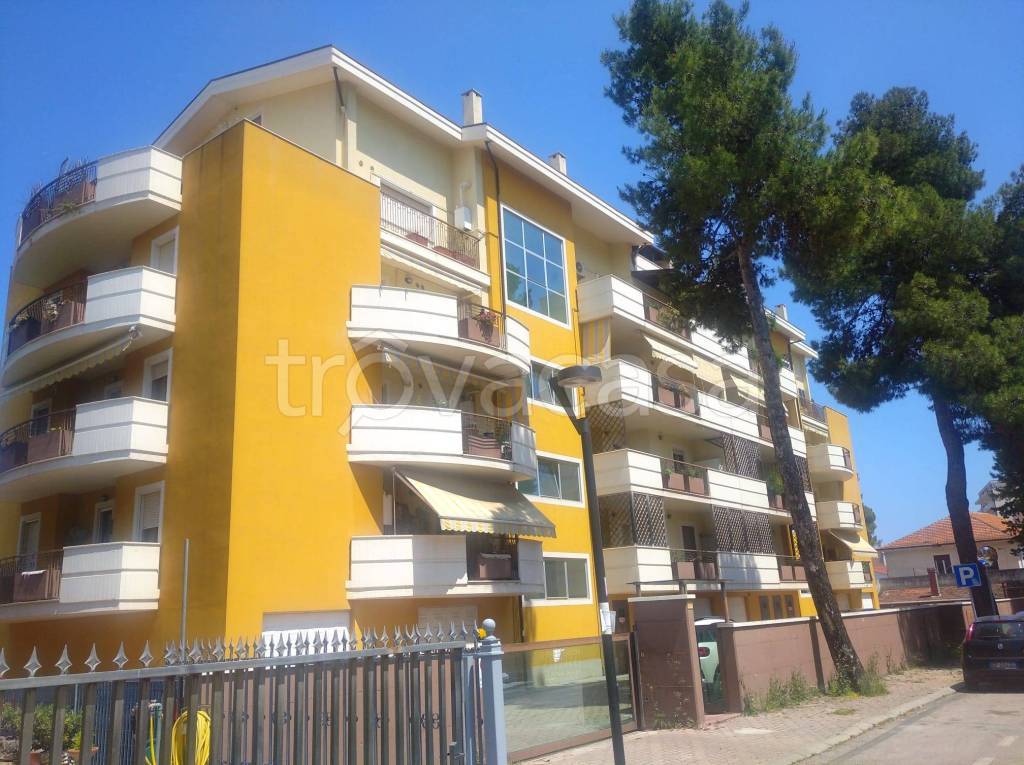 Appartamento in vendita a Pescara via Vibrata