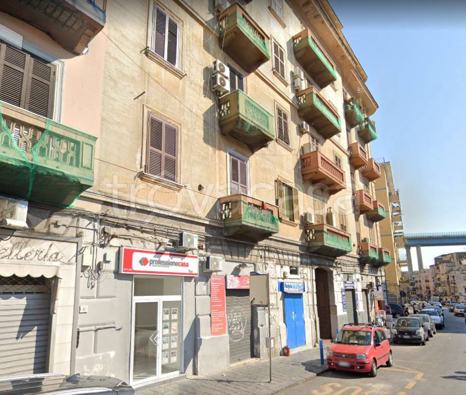 Negozio in in vendita da privato a Napoli calata Capodichino