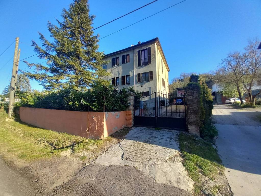 Casa Indipendente in vendita a Borgo Priolo località Lago, 5