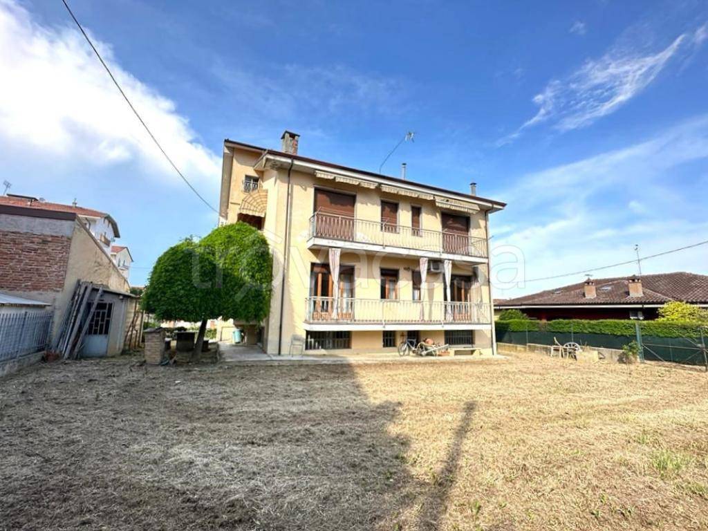 Villa Bifamiliare in vendita a San Damiano d'Asti via Massimo d'Azeglio, 18