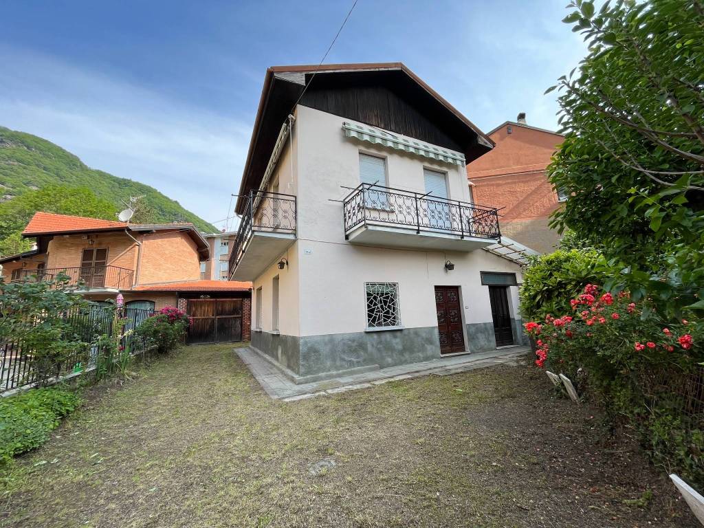 Villa in vendita a Pont-Canavese via g.Marconi
