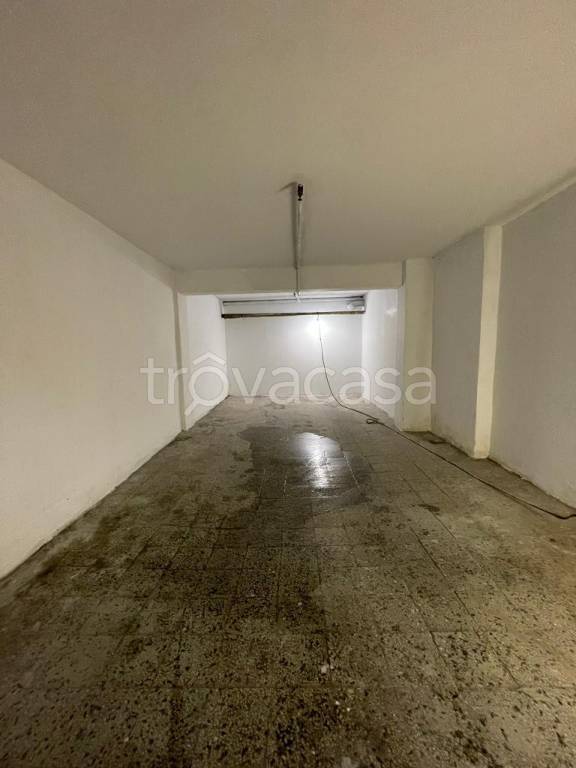 Garage in affitto a Salerno via Lungomare Cristoforo Colombo, 339