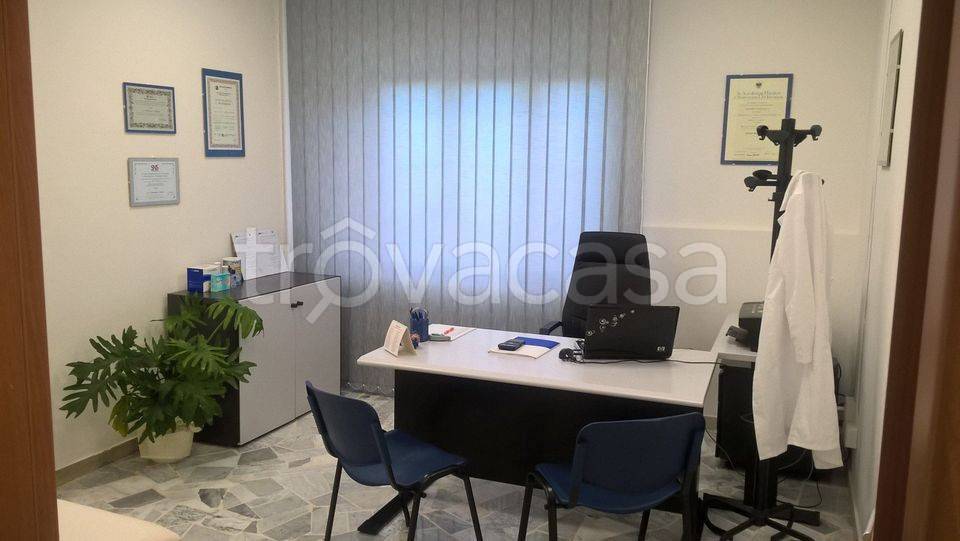 Ufficio in in affitto da privato a Napoli via Piave, 1