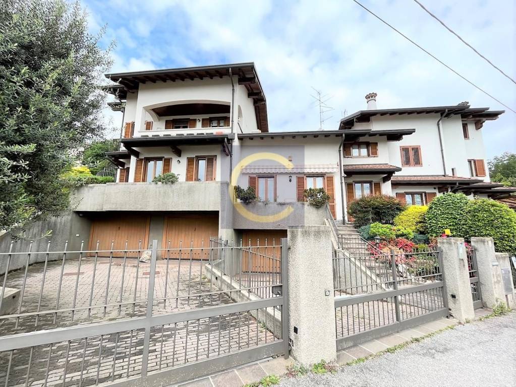 Appartamento in vendita ad Appiano Gentile via Giosuè Carducci