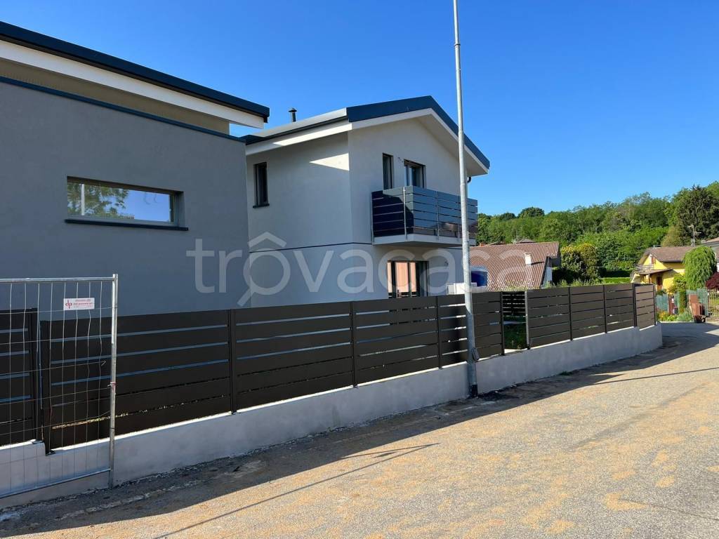 Villa in in vendita da privato a Montano Lucino via Vitello