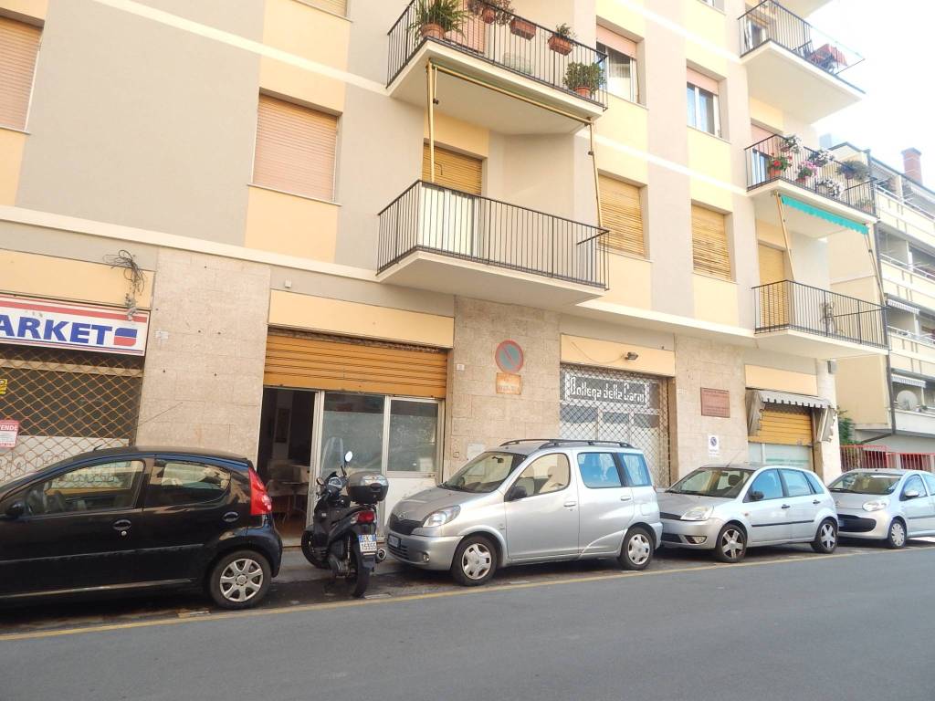 Negozio in vendita a Genova via Giuseppe Sapeto