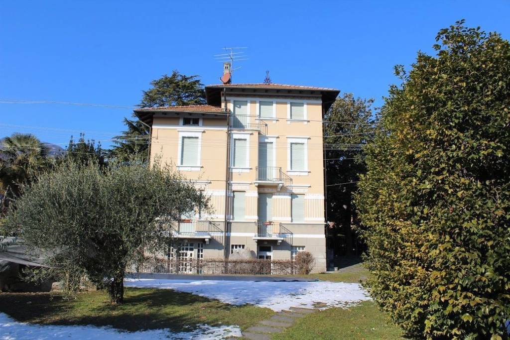 Villa in vendita a Lesa via mazzini