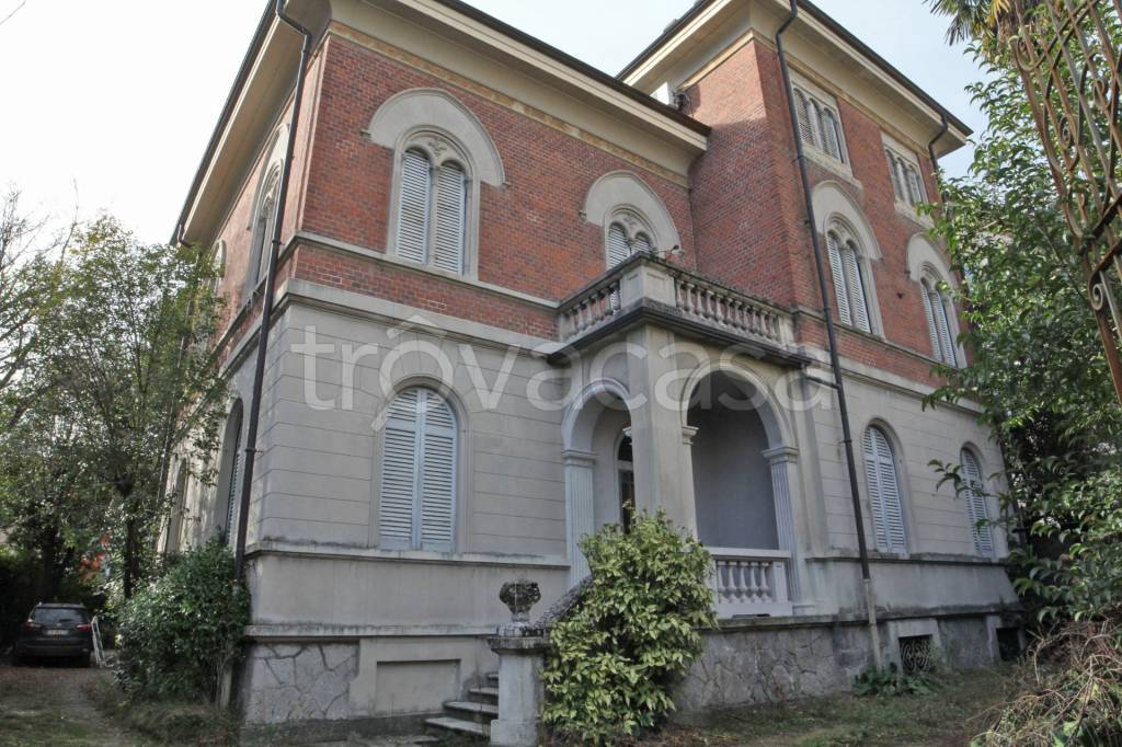 Villa in vendita a Verbania corso Lorenzo Cobianchi, 21