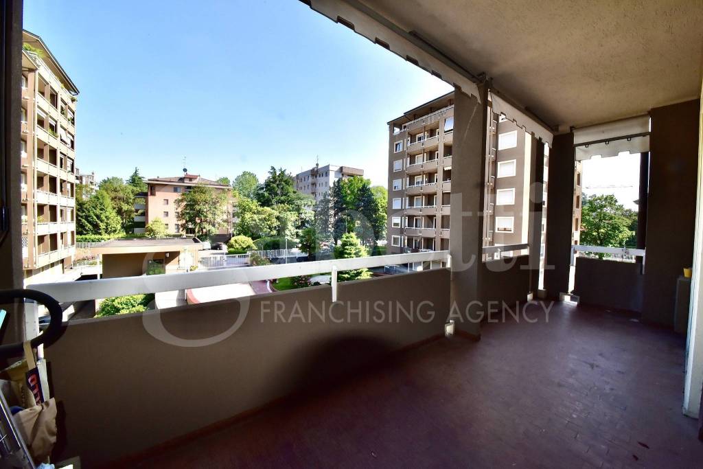 Appartamento in vendita a Monza via Umberto Biancamano, 14