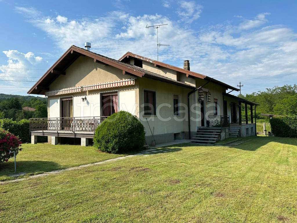 Villa in vendita a Paruzzaro via Sareia, 18