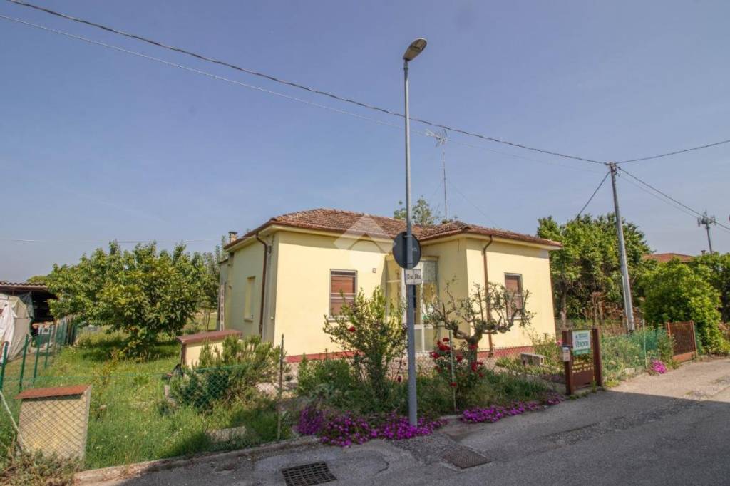 Casa Indipendente in vendita a Cervia via Airone, 5