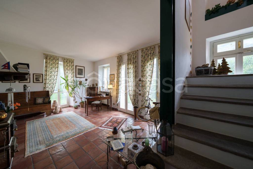 Villa in vendita a Introbio piazza Dottor Scotti, 3