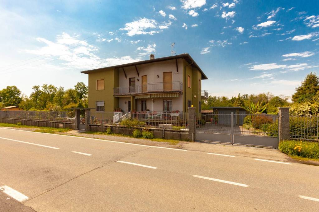 Villa Bifamiliare in vendita a Castelnuovo Bozzente via Beregazzo