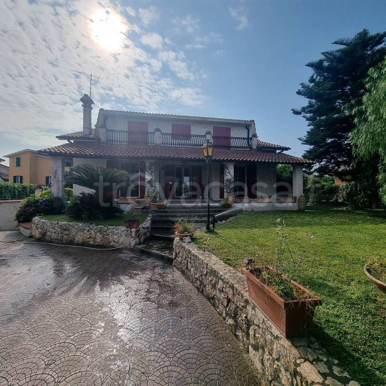 Villa in vendita ad Ardea via Alghero, 14