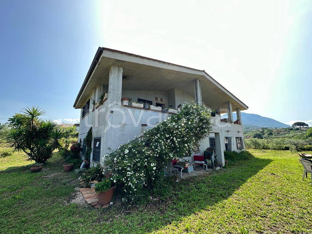 Villa in vendita a Palombara Sabina strada Provinciale Ponte delle Tavole, 80