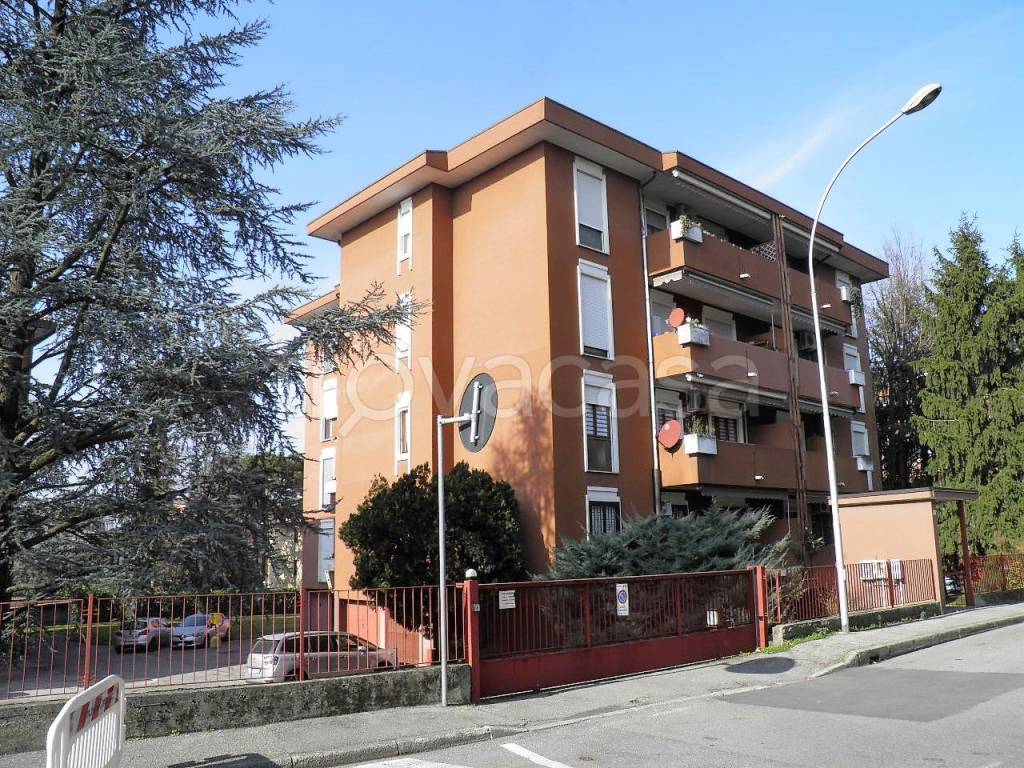 Appartamento in vendita a Cambiago via Montello