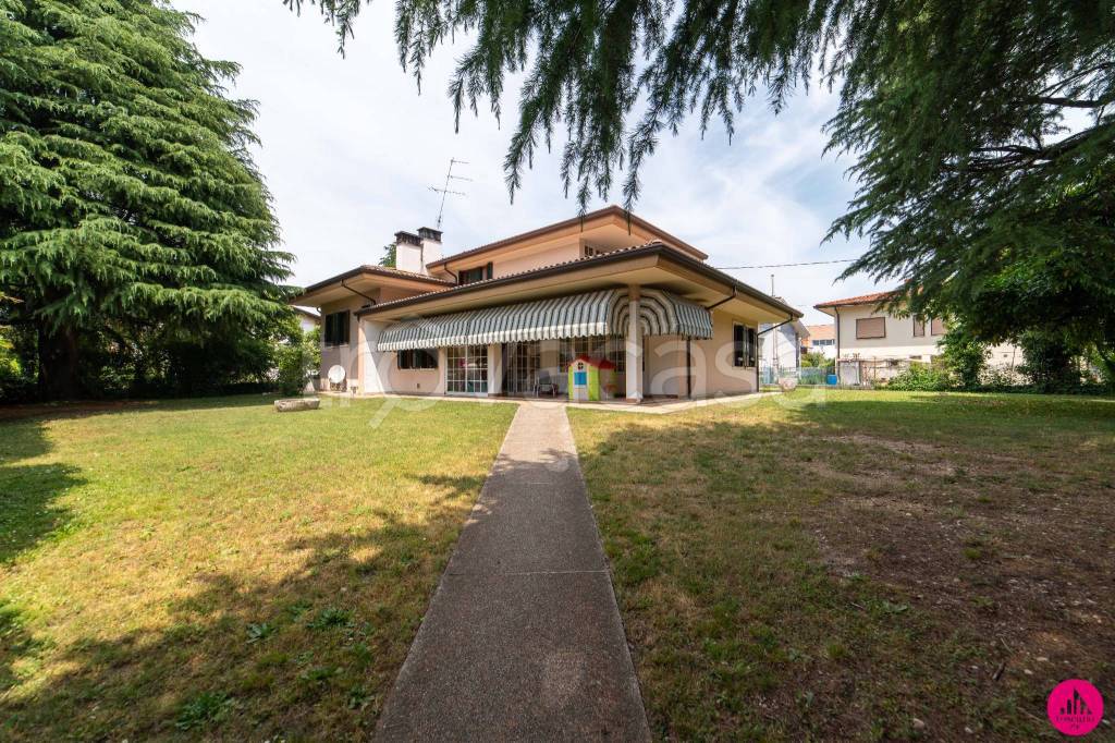 Villa in vendita a Cordenons via Nogaredo