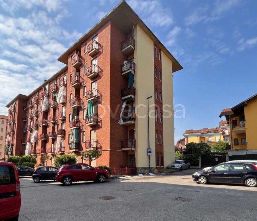 Appartamento in vendita a Chieri via Achille Grandi, 3