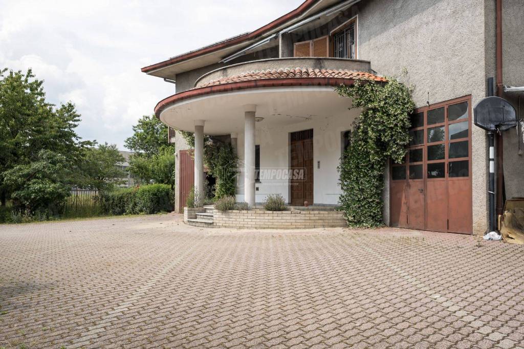 Villa Bifamiliare in vendita a Nibionno via Giancarlo Puecher 9