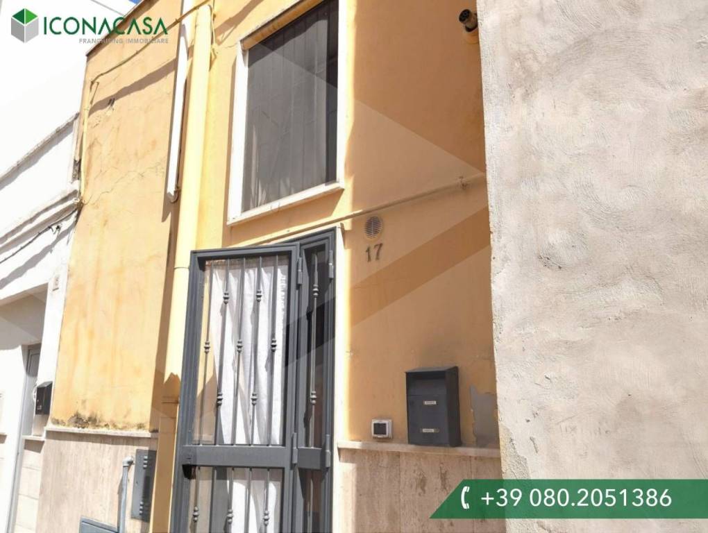 Casa Indipendente in vendita a Bari via Montesanto