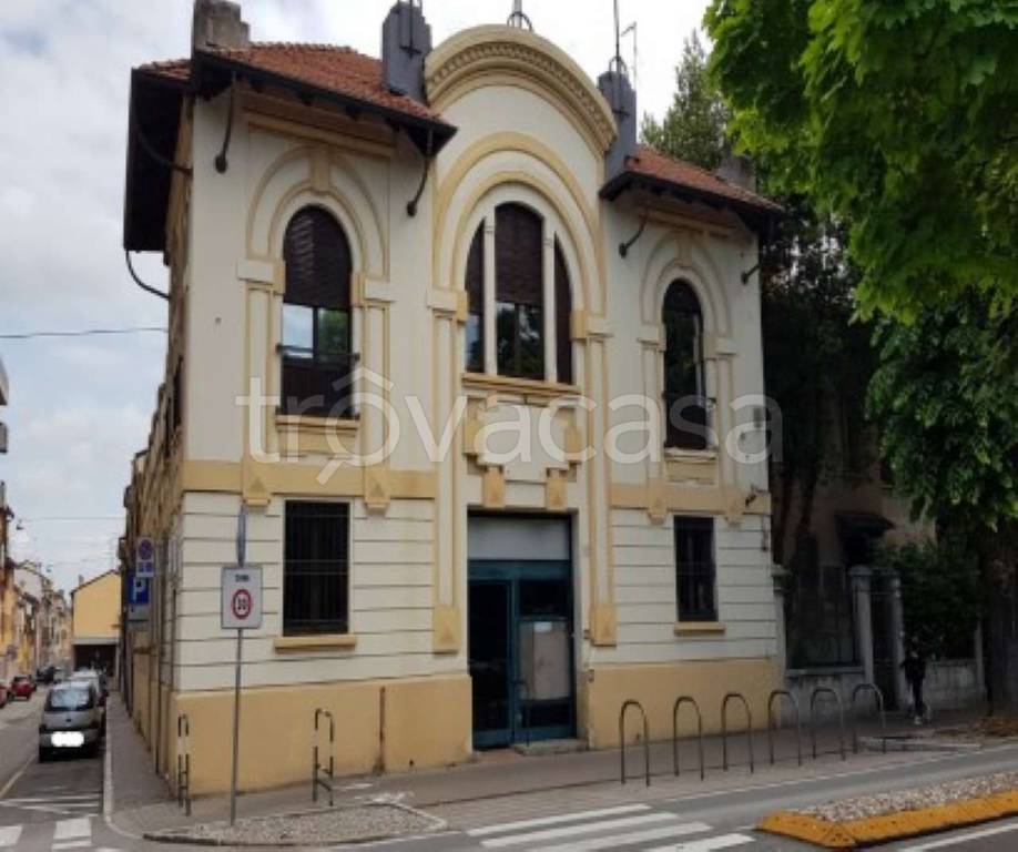 Filiale Bancaria in vendita a Mantova viale Risorgimento 33