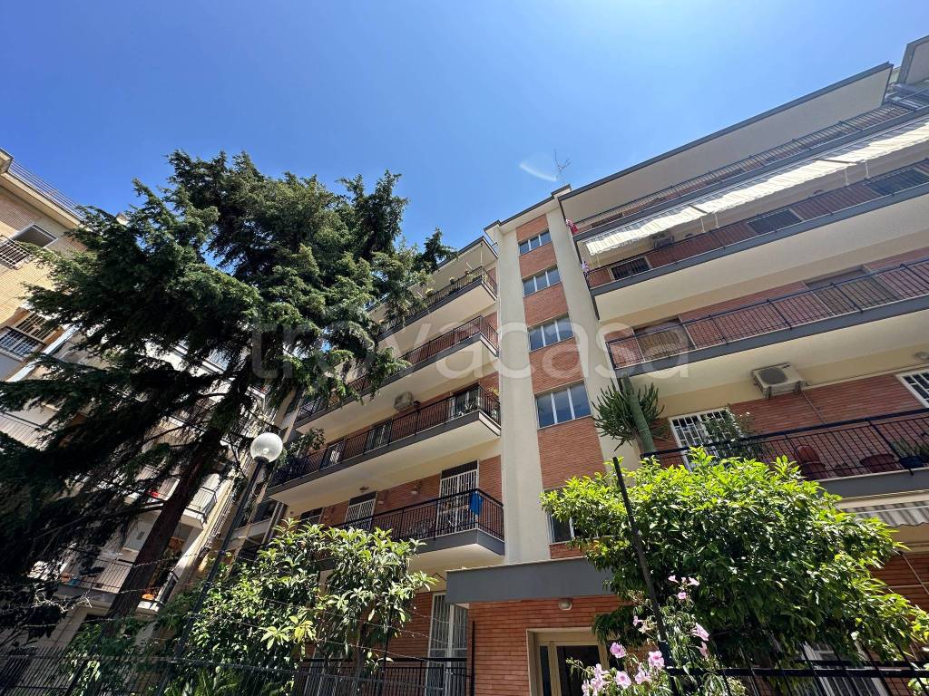 Appartamento in vendita a Bari via Antonio De Viti De Marco, 15