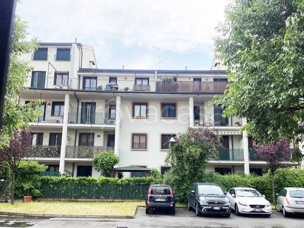 Appartamento in vendita a Senago via Ugo La Malfa