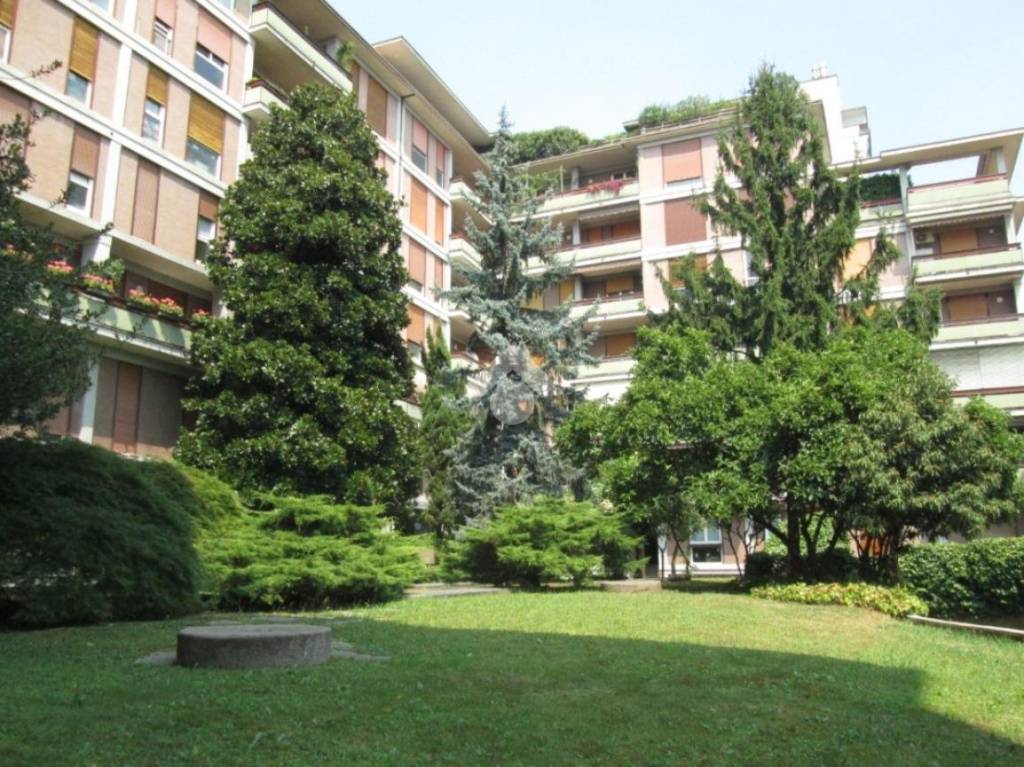Appartamento in vendita a Monza via Valosa Di Sopra, 26