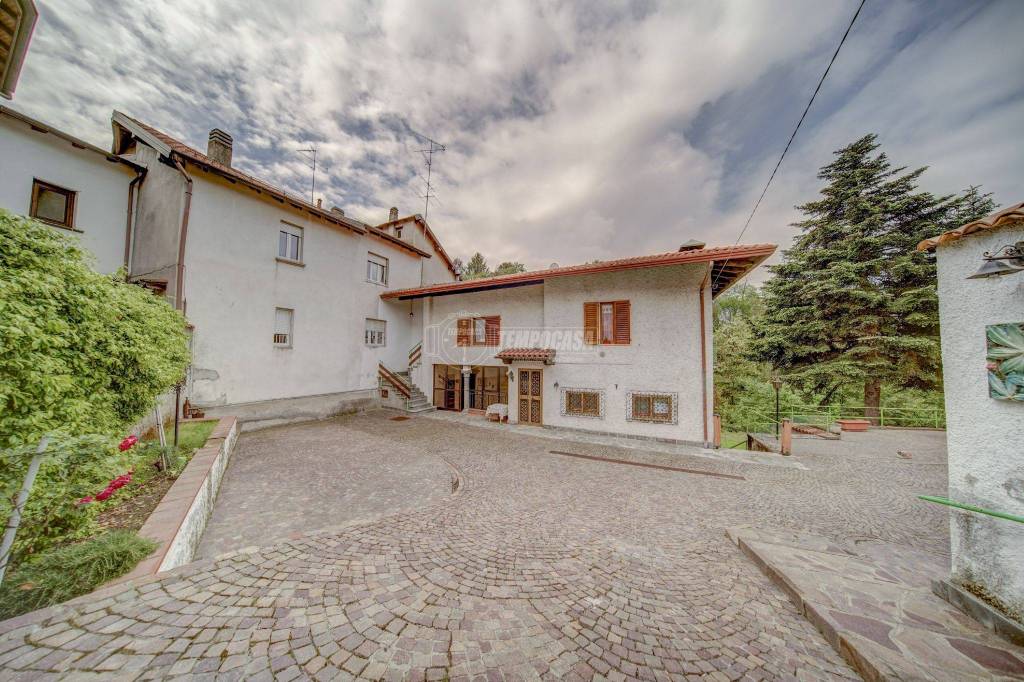 Villa Bifamiliare in vendita a Golasecca via San Michele