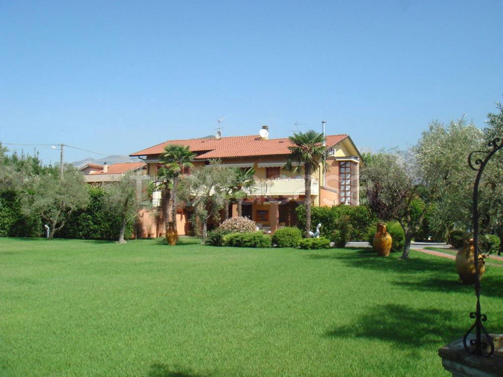 Villa Bifamiliare in in affitto da privato a Massa via dei Mori, 5