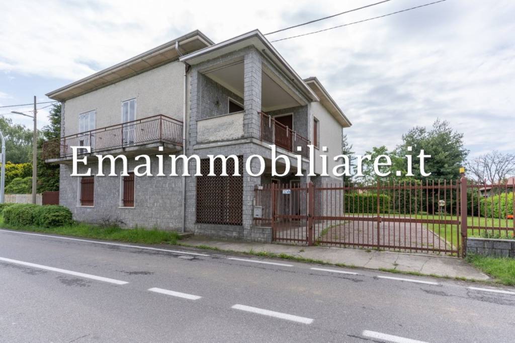 Villa in vendita a Cairate via Edmondo De Amicis, 63