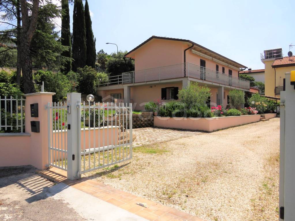 Villa in vendita a Perugia via Luni