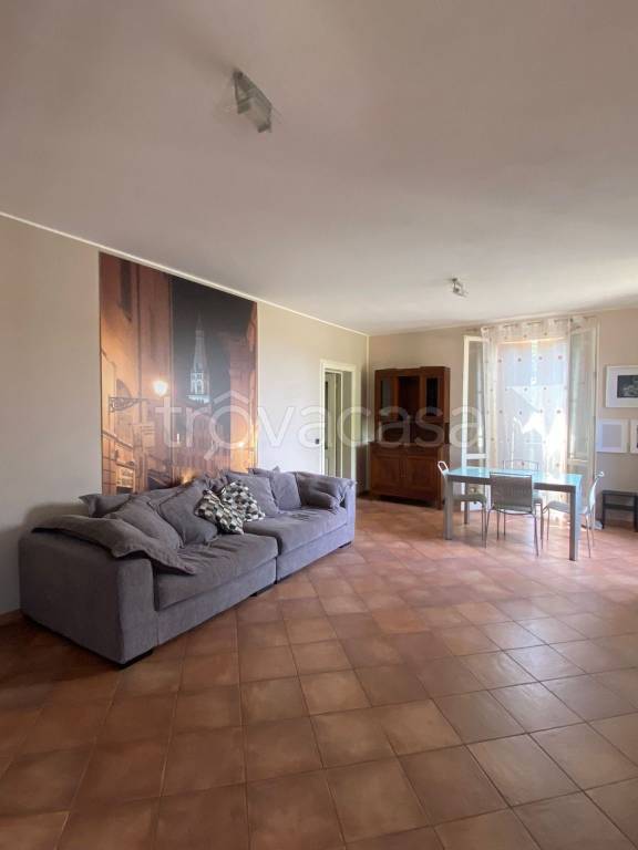 Appartamento in affitto a Modena strada Grande, 85