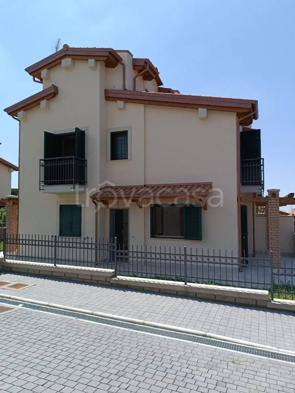 Villa a Schiera in vendita a Genzano di Roma via Pietro Conti