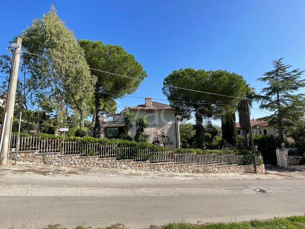 Villa in vendita a Statte viale Socrate, 18