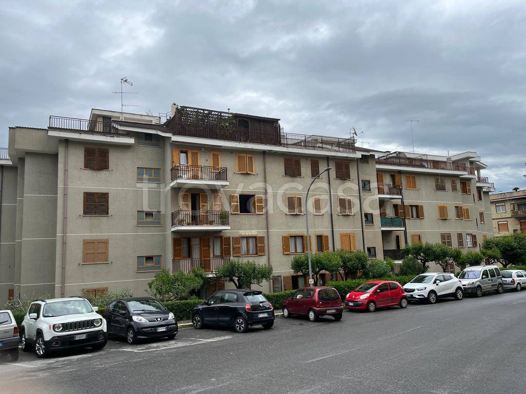 Appartamento in vendita a Tivoli via Tiburto, 49