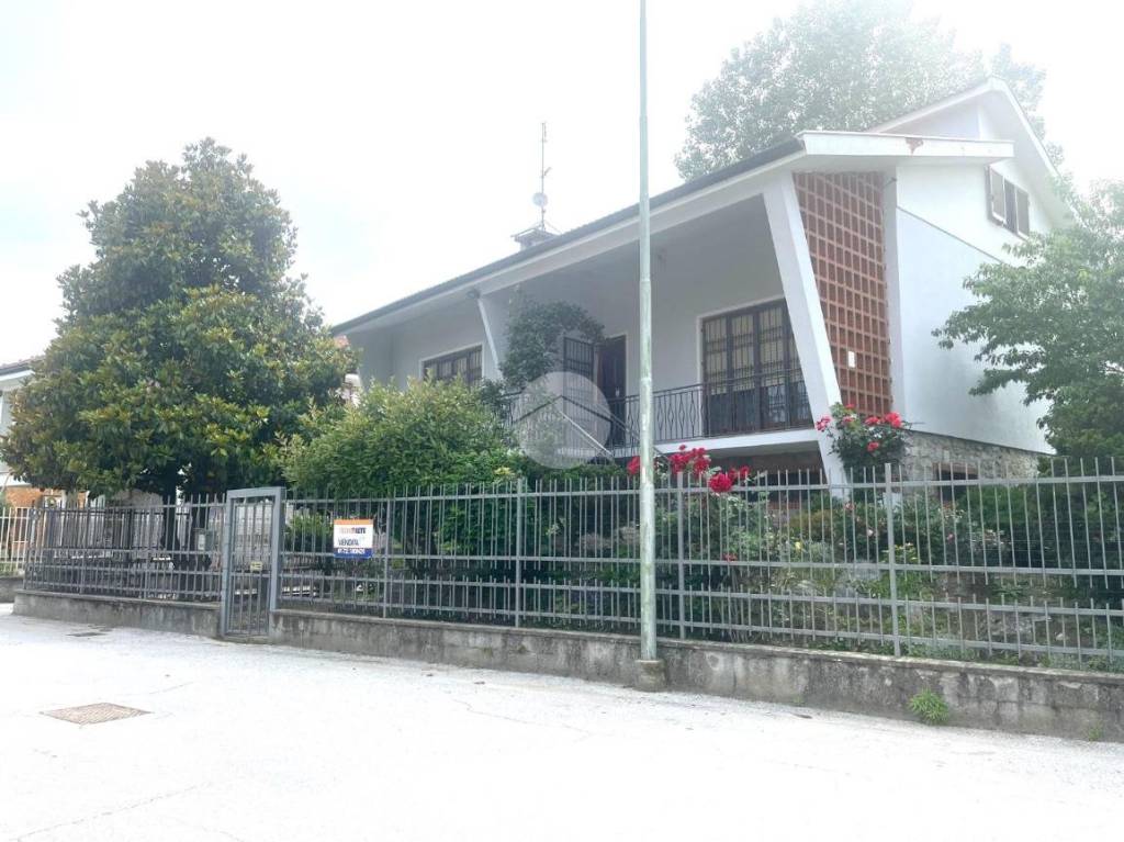 Villa in vendita a Racconigi via l. Einaudi, 10