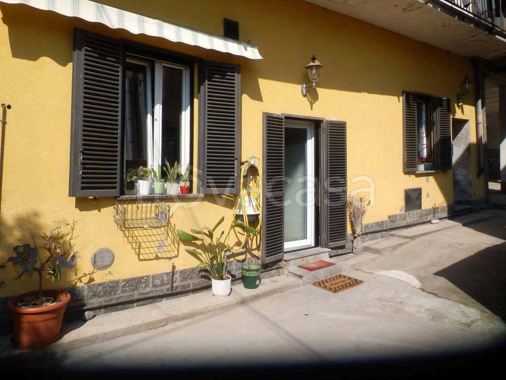 Appartamento in vendita a Caronno Varesino via c. Bardelli, 2
