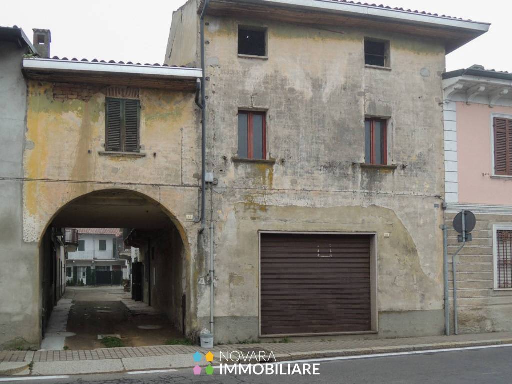 Casa Indipendente in vendita a Borgolavezzaro via Roma, 65