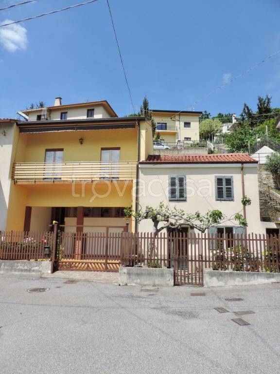 Villa a Schiera in vendita a Trieste via Rio Spinoleto