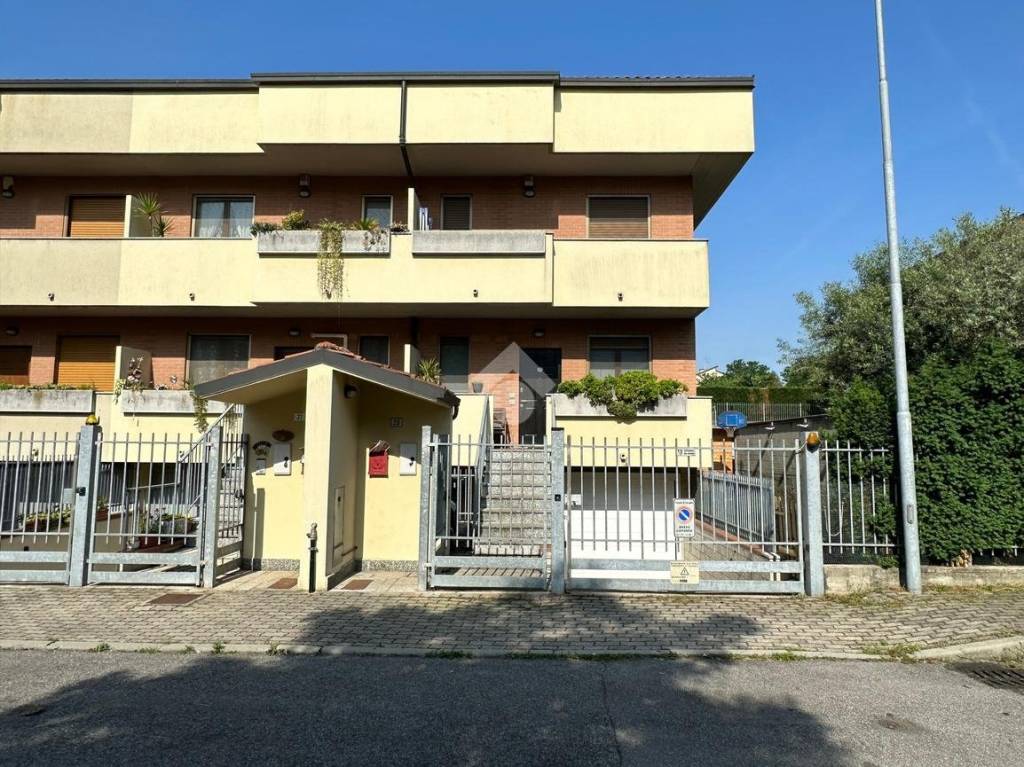 Villa a Schiera in vendita a Carugate via marmolada, 29