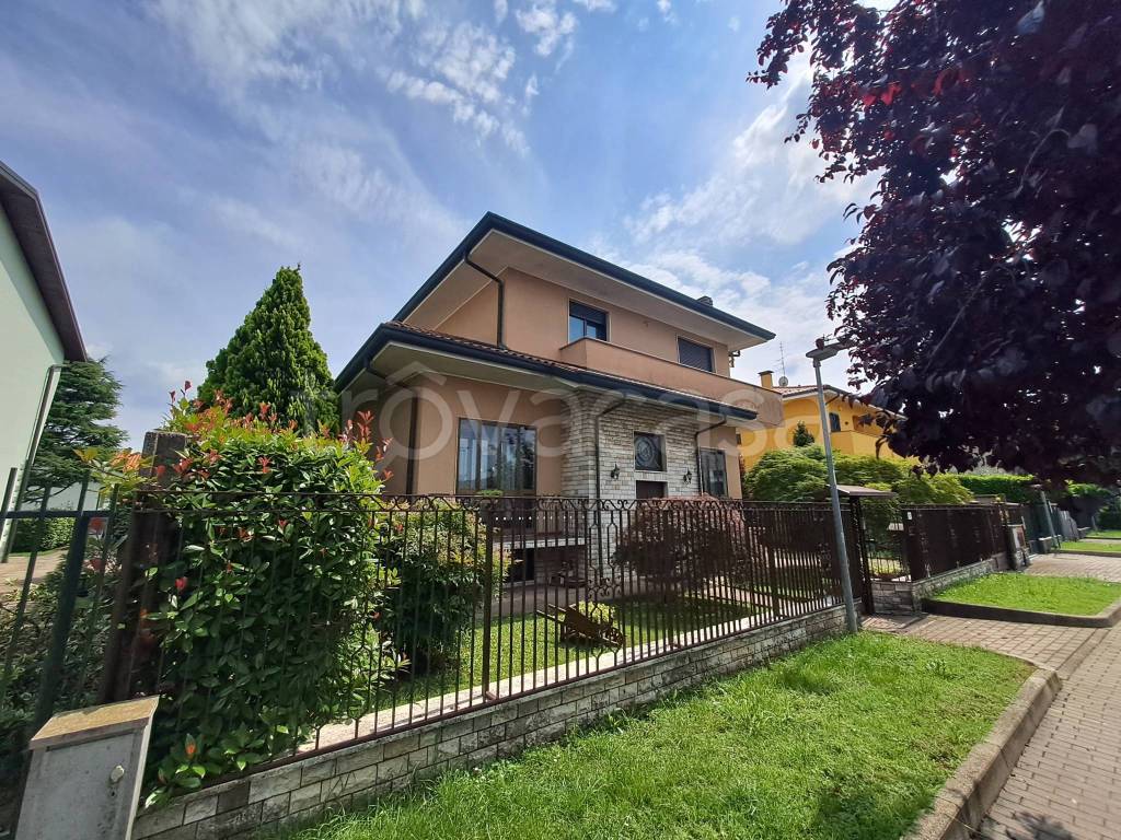 Villa in vendita a San Giorgio su Legnano via Magenta, 14