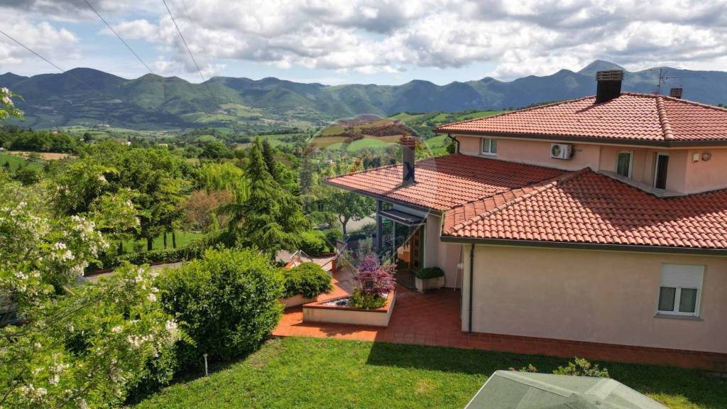 Villa in vendita a Fabriano località Collepaganello, 61/a