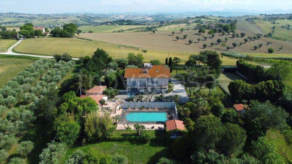 Villa Bifamiliare in vendita a Ostra via Montirano, 18