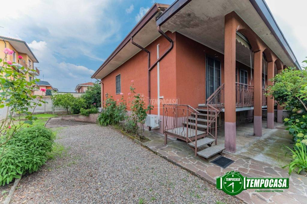 Villa Bifamiliare in vendita a Magenta via XXIV Maggio 47